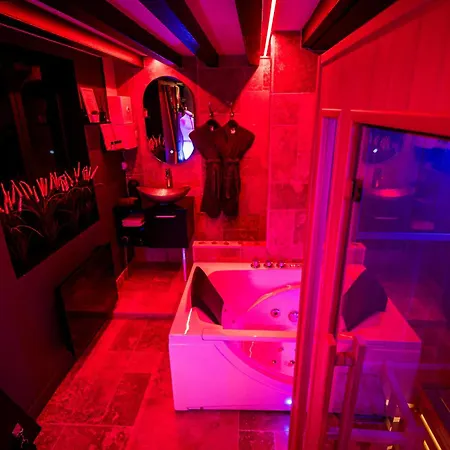 Loveroom Sauna, Balneo, Parking Prive Dans Le Centre De Appartement Honfleur