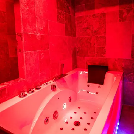 Loveroom Sauna, Balnéo, Parking Privé Dans Le Centre De Appartamento