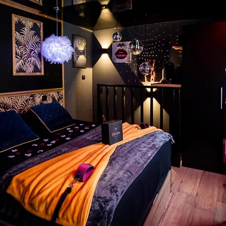 Loveroom Sauna, Balnéo, Parking Privé Dans Le Centre De Honfleur