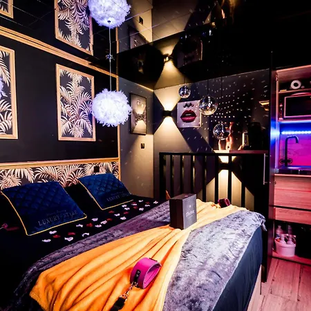 Loveroom Sauna, Balnéo, Parking Privé Dans Le Centre De Appartamento *