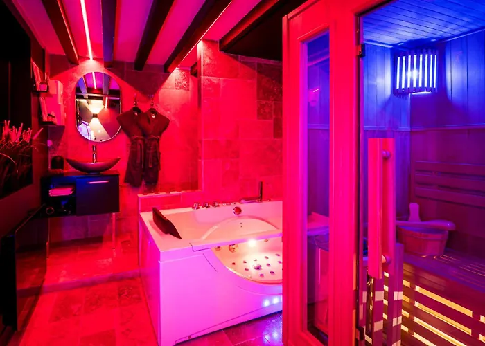 Loveroom Sauna, Balnéo, Parking Privé Dans Le Centre De Apartamento Honfleur